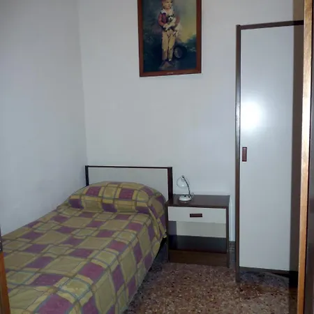 In 25695 Eraclea Mare